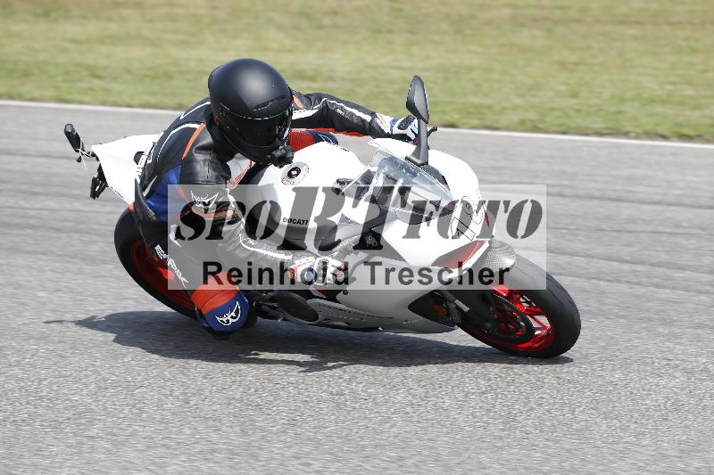/27 12.06.2025 Ducati Schweiz Trackday Warmup  ADR/blau-bleu/18